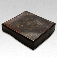 『重要文化財　瑞花蝶鳥金銀絵漆皮箱　奈良時代・8世紀』の画像