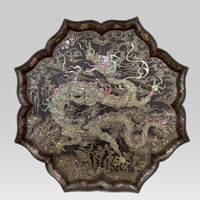 Image of "Tray with Pointed Foliate Rim, Dragon and wave design in mother-of-pearl inlay, China, Yuan dynasty, 14th century (Important Cultural Property)"