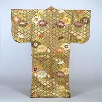 『唐織茶地松皮菱牡丹模様（部分）　上杉家伝来　江戸時代・18世紀』の画像