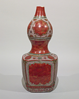 Image of "Large Vase in the Shape of a Gourd, Design in overglaze enamel and gold, Jingdezhen ware, Ming dynasty, 16th century (Important Cultural Property)"