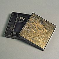 Image of "Writing Box with a Scene Portraying a Poem Known as &quot;Otokoyama,&quot; Muromachi period, 15th century (Important Cultural Property)"