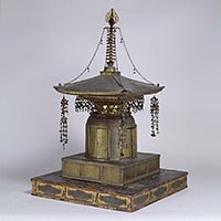 Image of "Stupa-shaped Container for the Sacred Ashes of Buddha, Heian period, 12th century (Important Cultural Property)"