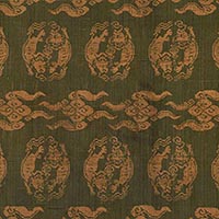 『縹地向獅子雲文様緞子襴絹緞子（部分）　中国　明時代・15～16世紀』の画像
