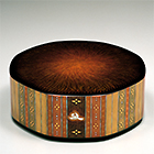 Image of "Octagonal box with design in maki-e lacquer and mother-of-pearl inlay Named "Colored lights",  Murose Kazumi, 2000 (Agency of Cultural Affairs)"