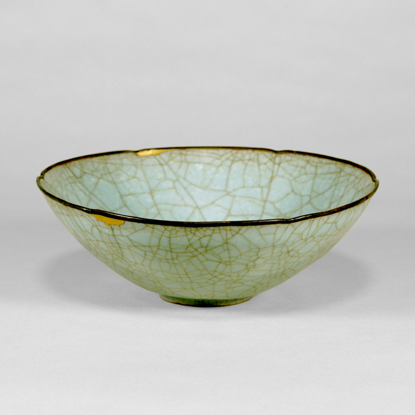 Image of "Bowl with Foliate Rim, Celadon glaze, Guan ware, China, Southern Song dynasty, 12th - 13th century (Important Cultural Property, Gift of Dr. Yokogawa Tamisuke)"