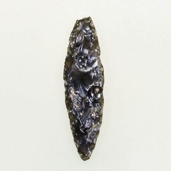 Image of "Projectile Point in the Shape of a Spearhead, Found in Tsurugashima City, Saitama, Paleolithic period, 18,000 BC"