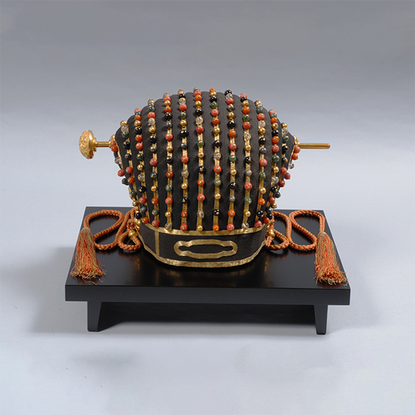 Image of "Tamanchābui royal crown with ornamental hairpin (from the documents related to the royal Shō family)Naha City Museum of History, Okinawa (National Treasure)May 3&ndash;May 15"