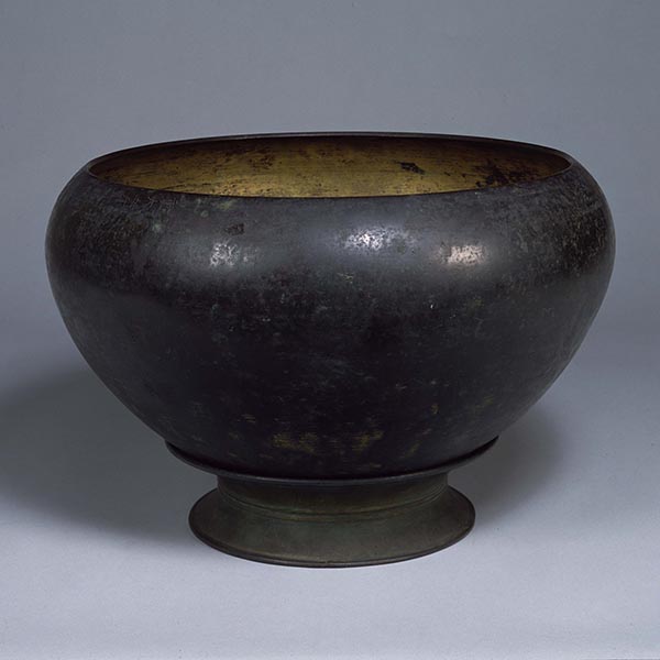 『重要文化財　金銅鉢奈良時代・8世紀』の画像