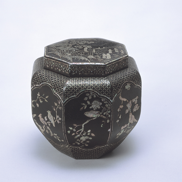 Image of "Octagonal Jar with a Pavilion and Figures, Okinawa Main Island, Second Shō dynasty, Ryukyu kingdom, 17th century"