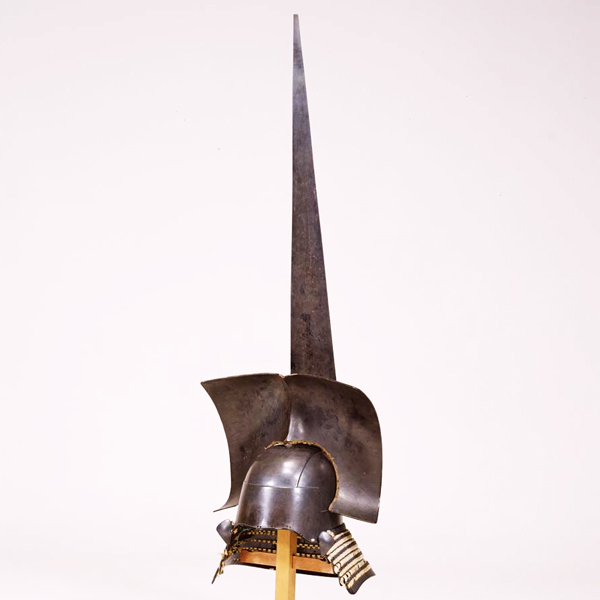 Image of "Helmet with a Cliff-Shaped Crest (Ichi no tani) and White Lacing, Azuchi-Momoyama–Edo period, 16th–17th century"