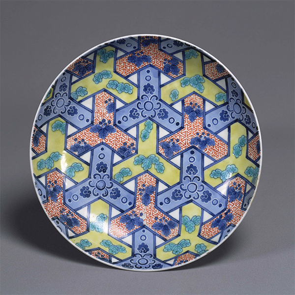 Image of "채색 비사문귀갑무늬 접시나베시마　에도시대 17∼18세기"