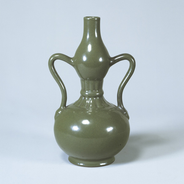 Image of "Gourd-shaped Vase with Two HandlesTea-leaf color glaze, Jingdezhen ware, China, Qing dynasty, dated 1736-95, Gift of Dr. Yokogawa Tamisuke"