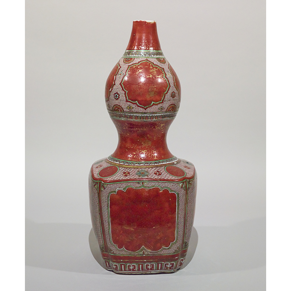 Image of "Gourd-Shaped Large Vase, Jingdezhen ware, China,	Ming dynasty, 16th century, Gift of Mr. Sakamoto Gorō (Important Cultural Property)"