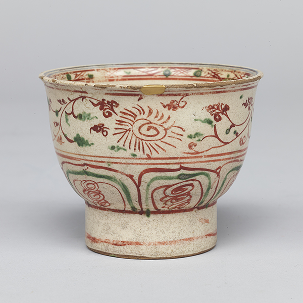 『重要美術品　紅安南唐草文茶碗　ベトナム　岡野繁蔵旧蔵　16世紀』の画像