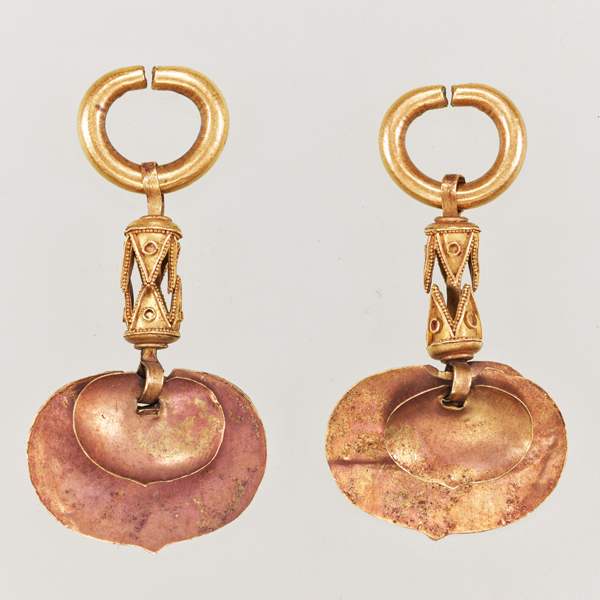 Image of "Pair of Gold Earrings, Kofun period, 5th-6th century (National Treasure)	"