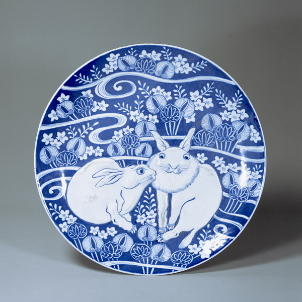 Image of "Large Dish with Rabbits and PondweedImari ware, Edo period, 19th century (Gift of Dr. Hirano Kōsuke)"