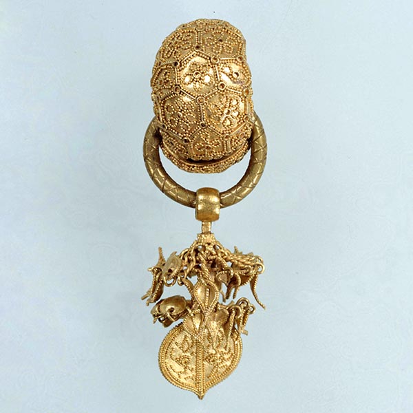 Image of "Earring, Korea, Three Kingdoms period (Silla), 6th century (Gift of the Ogura Foundation)"