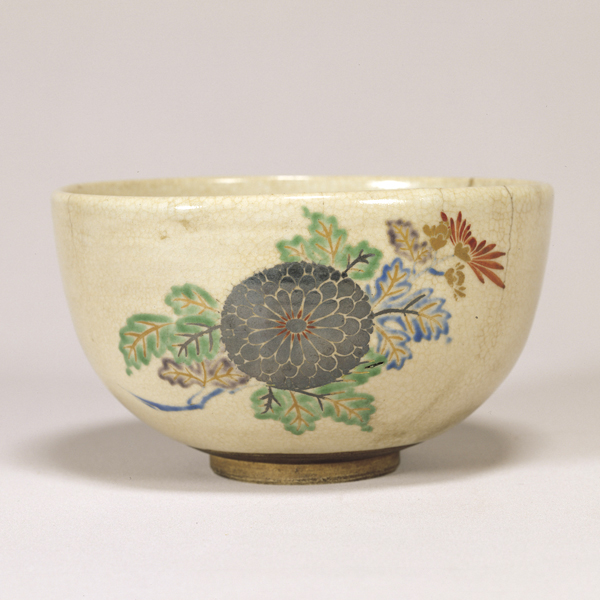 Image of "Tea Bowl with a Chrysanthemum, Kyoto ware, Edo period, 17th century"