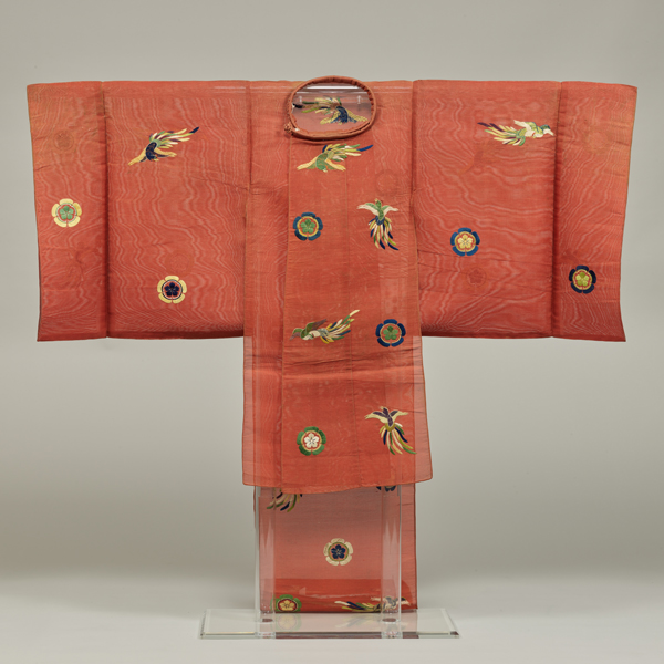 『迦陵頻袍 紅紗地窠尾長鳥模様江戸時代・19世紀』の画像