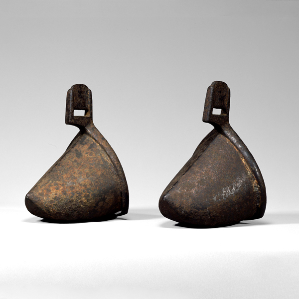 Image of "Stirrups with Heart-Shaped Horse Ornaments and Buckles, Asuka period, 7th century (Important Cultural Property)"