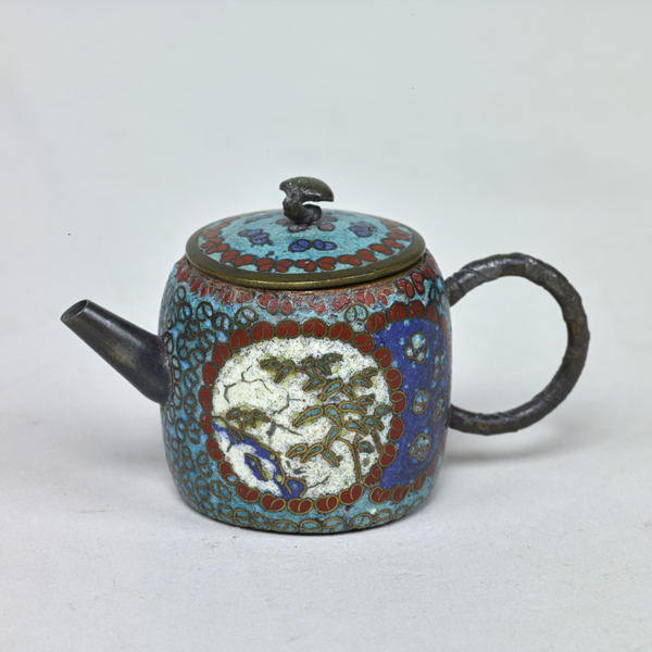 Image of "Teapot-Shaped Water Dropper with Four Noble Plants, Edo period, 18th century (Gift of Mr. Watanabe Toyotarō and Mr. Watanabe Masayuki)"
