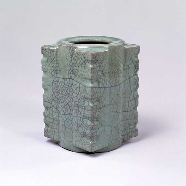 Image of "Flower Vase Shaped Like a Cong Ritual Container, Guan ware, China, Southern Song dynasty, 12th–13th century (Important Cultural Property, Gift of Mr. Hirota Matsushige)"