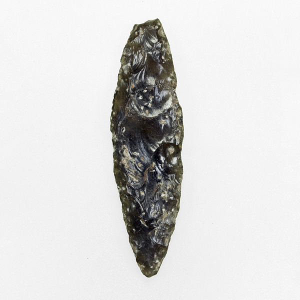 Image of "Projectile Point in the Shape of a Spearhead, Found in Tsurugashima City, Saitama, Paleolithic period, 18000 BC"