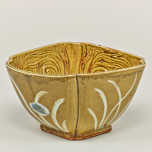 Image of "Four-Sided Bowl with Flowering Plants, Imari ware, Edo period, 17th century	(Gift of Mr. Yamanaka Sadajirō)"