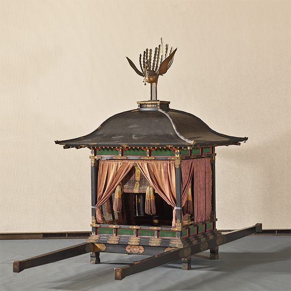 Image of "Imperial Palanquin (Hōren), Transferred from the Ministry of the Imperial Household in 1906, Edo period, 19th century"