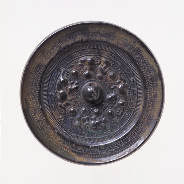 『重要文化財　斜縁二神二獣鏡奈良県河合町 佐味田宝塚古墳出土　古墳時代・4～5世紀、中国製・2～3世紀』の画像