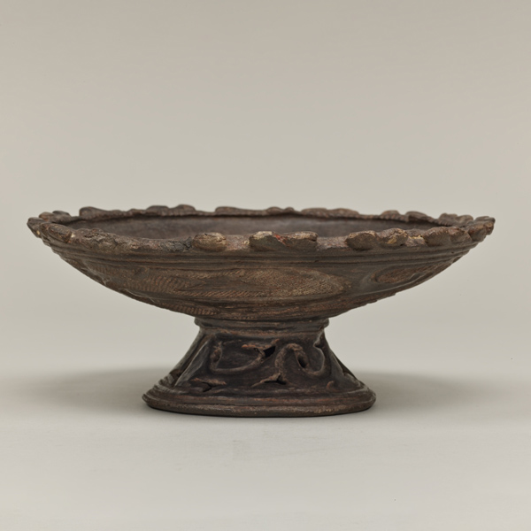 『台付浅鉢形土器青森県つがる市木造亀ヶ岡出土　縄文時代(晩期)・前1000～前400年』の画像