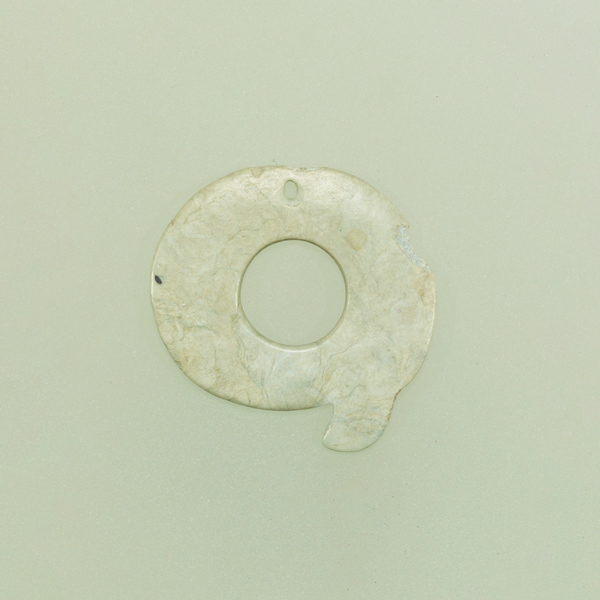 『の字状石製品新潟市西蒲区下木島出土　縄文時代(前～中期)・前4000～前2000年　上原甲子郎氏寄贈』の画像