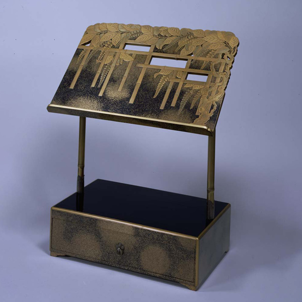 『藤棚蒔絵書見台江戸～明治時代・19世紀　矢野鶴子氏寄贈』の画像